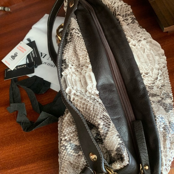 NWTRare,hard to find GIANNI NOTARO guarantee certificateBag.Real PythonLeather.I - Picture 6 of 13